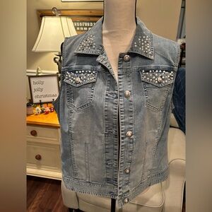 Chico’s Platinum Denim Vest size 2 (This fit like an XL)